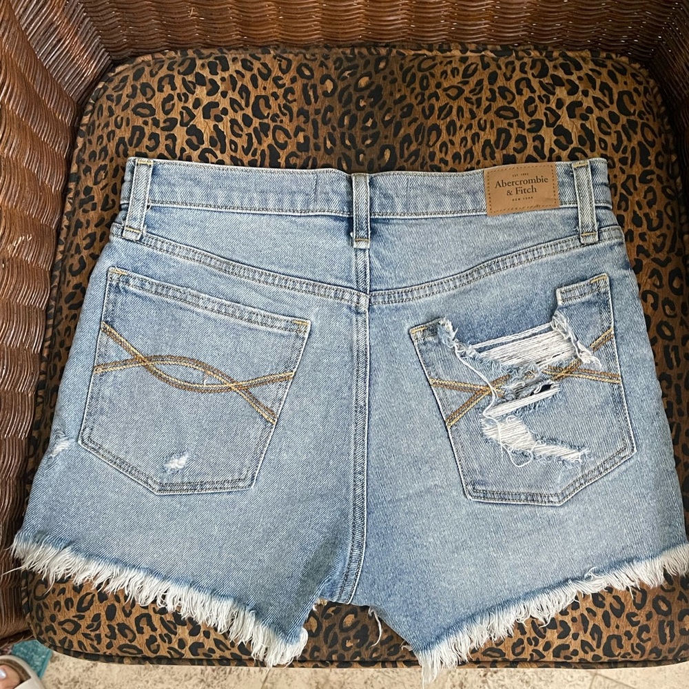 A&F boyfriend shorts - Picture 3 of 3